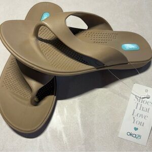 OKA b. Taupe Flip Flops